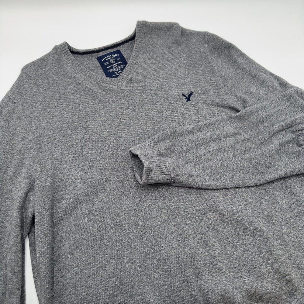 American Eagle Sweater Mens XL Gray Excellent V-Neck Cotton Knit Pullover Preppy